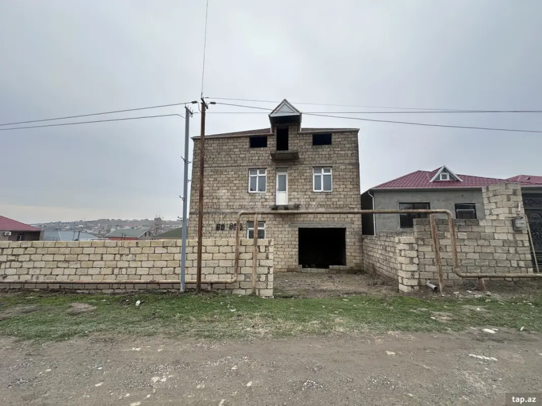 Satılır 6 otaqlı həyət evi 330 m²
