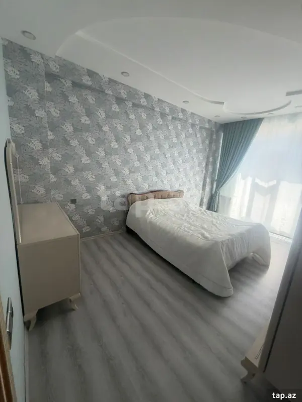 Kirayə verilir 4 otaqlı yeni tikili 140 m²