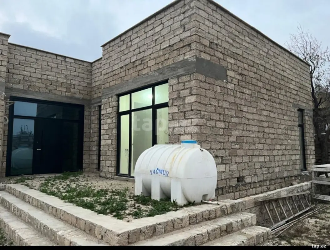 Satılır 6 otaqlı həyət evi 180 m²