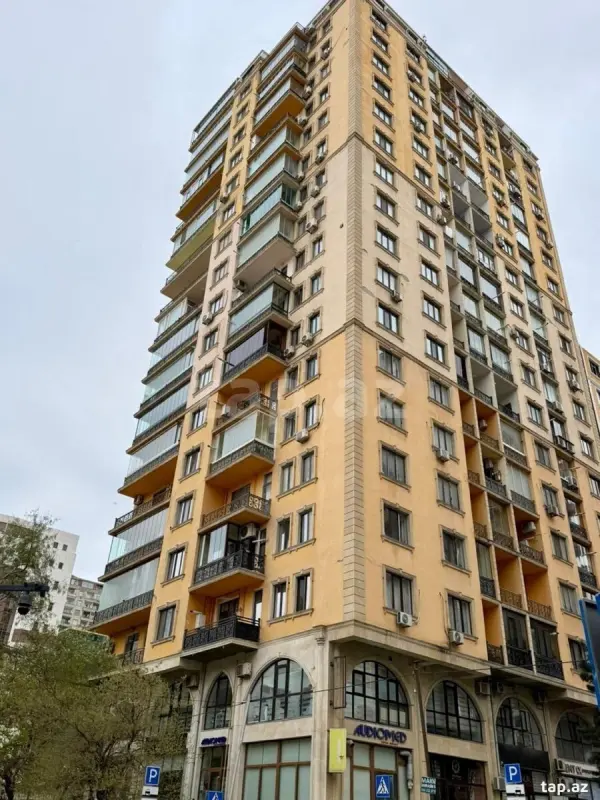 Satılır 4 otaqlı yeni tikili 190 m²