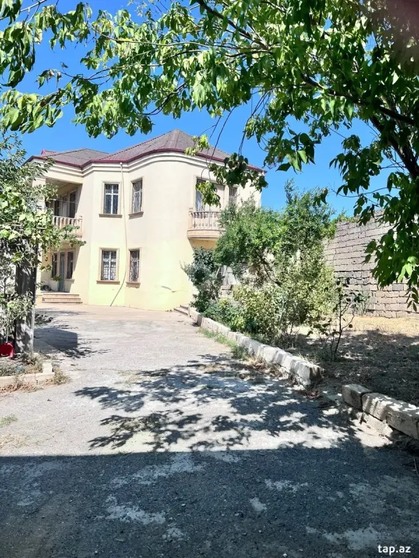 Satılır 6 otaqlı həyət evi 200 m²