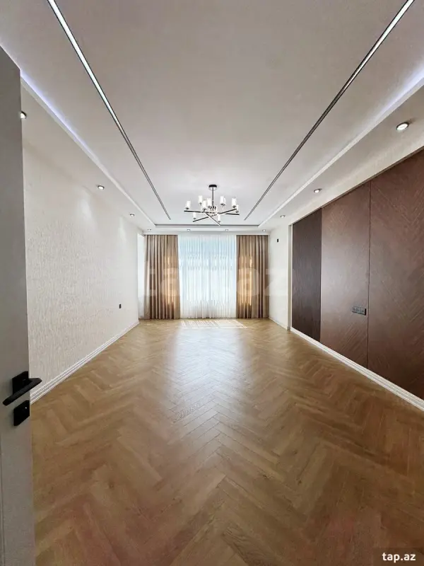 Satılır 3 otaqlı yeni tikili 140 m²