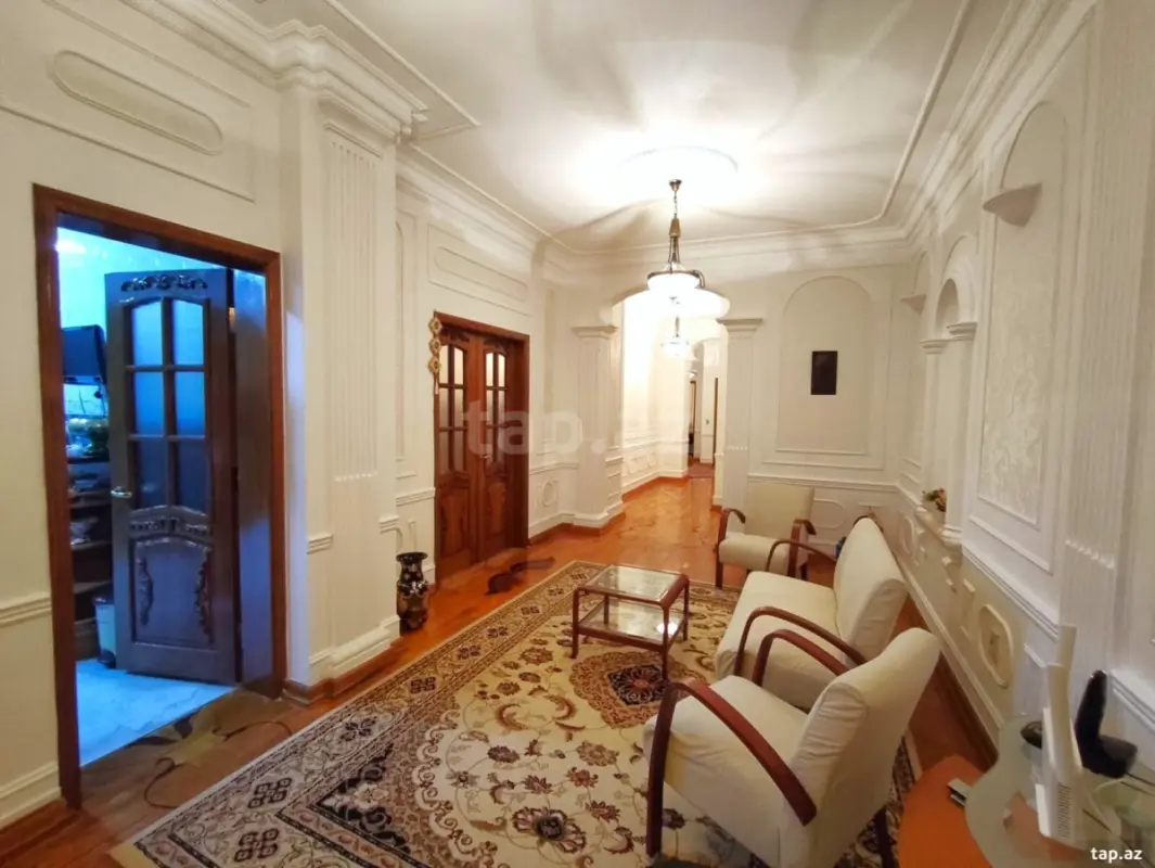 Kirayə verilir 4 otaqlı yeni tikili 200 m²
