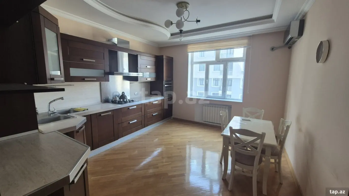Kirayə verilir 11 otaqlı yeni tikili 165 m²