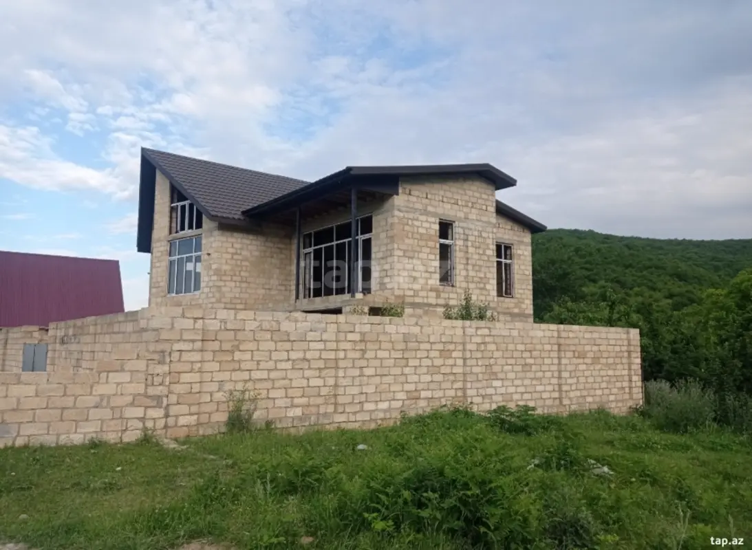 Satılır 5 otaqlı həyət evi 250 m²