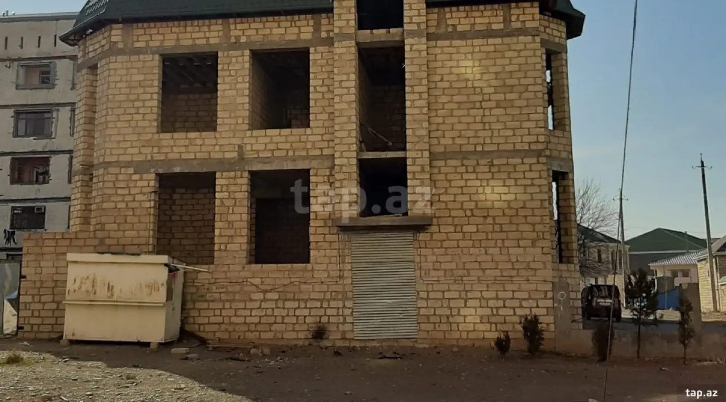 Satılır 9 otaqlı həyət evi 462 m²