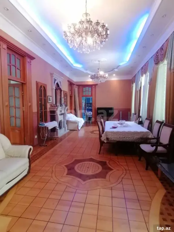 Satılır 6 otaqlı mənzil 220 m²