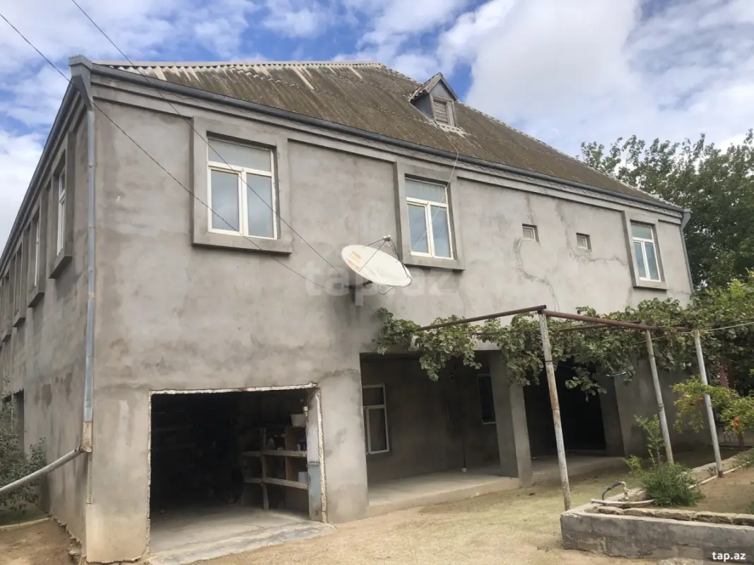 Satılır 6 otaqlı həyət evi 400 m²