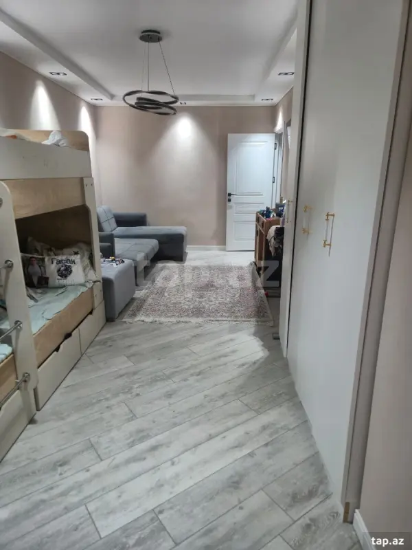 Satılır 5 otaqlı mənzil 125 m²