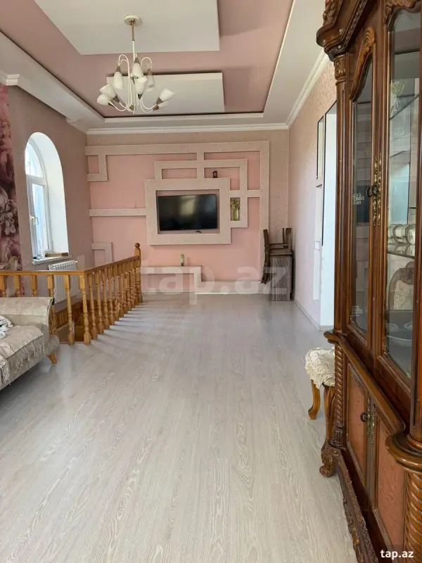 Satılır 5 otaqlı həyət evi 250 m²