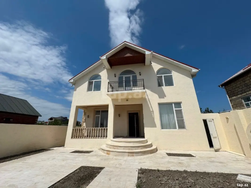 Satılır 5 otaqlı həyət evi 200 m²