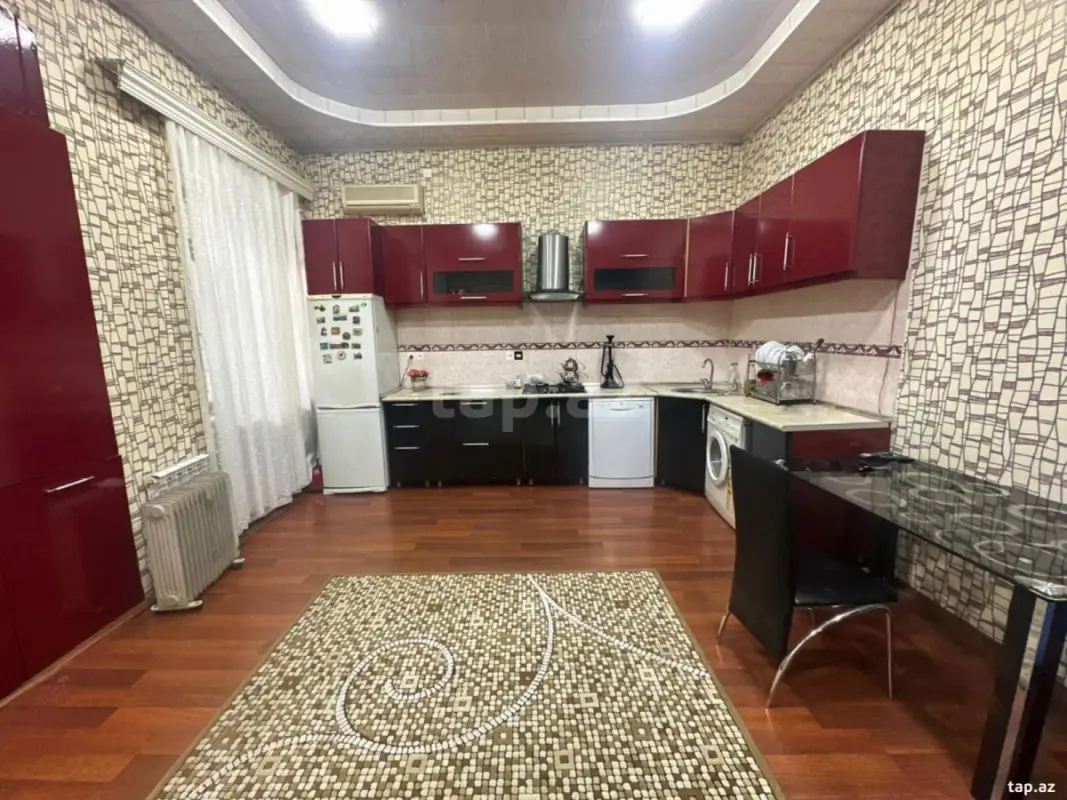Kirayə verilir 4 otaqlı mənzil 120 m²