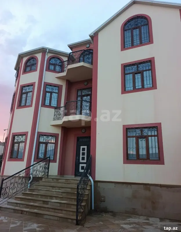Satılır 6 otaqlı həyət evi 277 m²