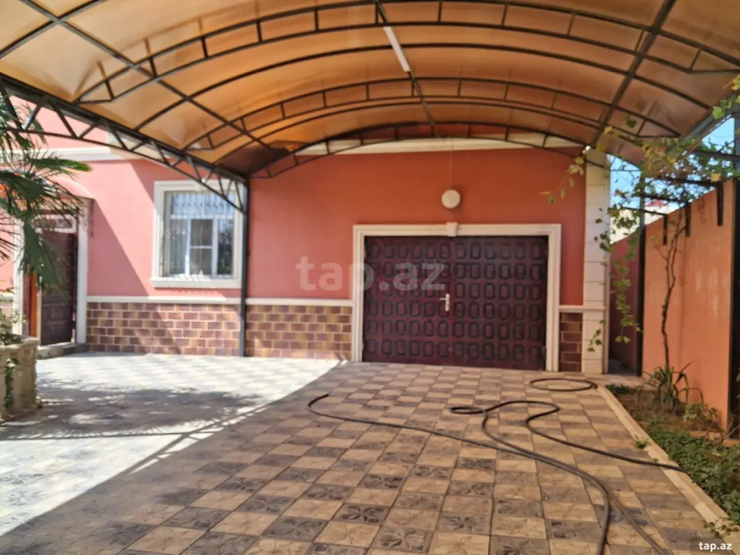 Satılır 6 otaqlı həyət evi 300 m²