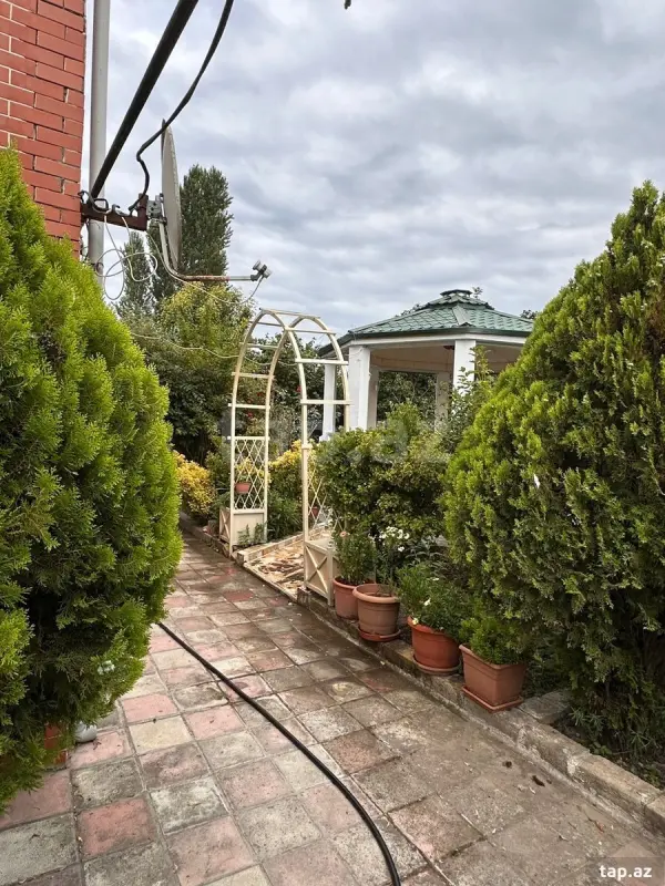 Satılır 5 otaqlı həyət evi 130 m²