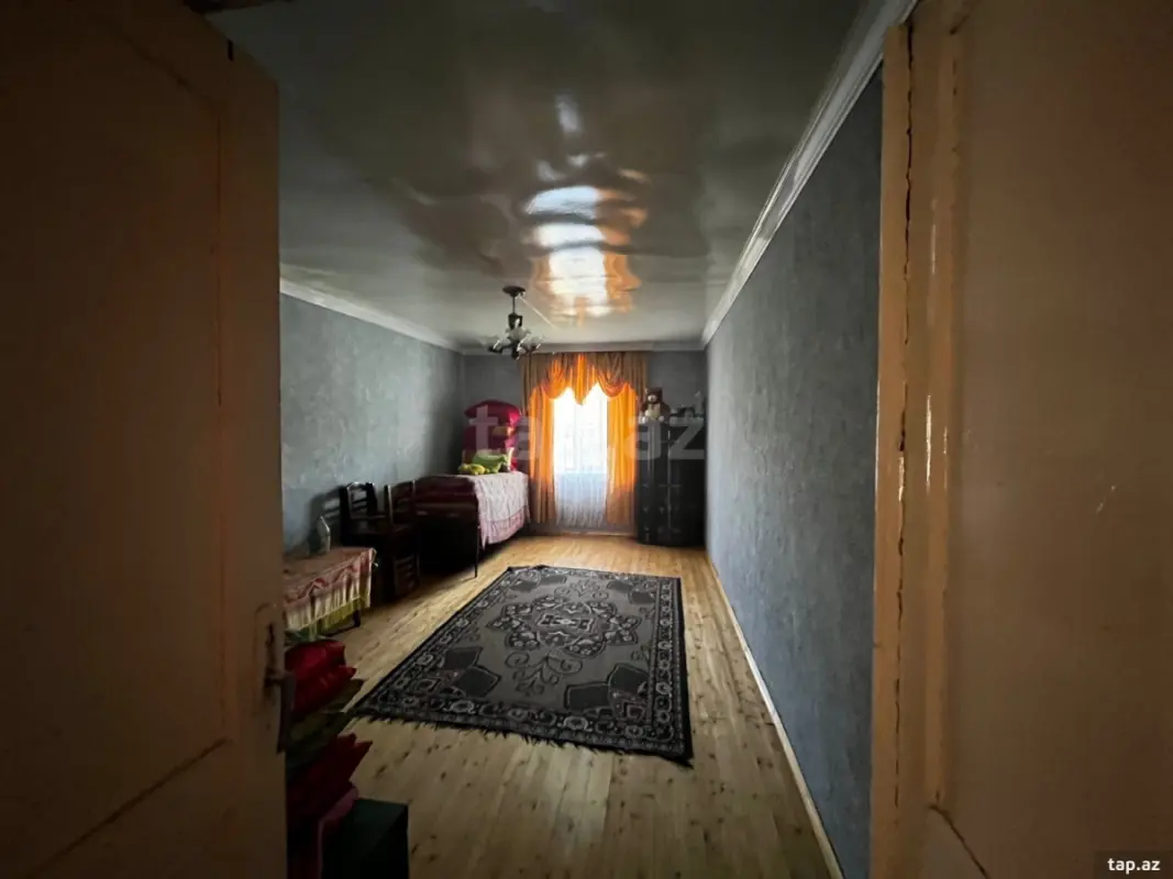 Satılır 5 otaqlı həyət evi 180 m²