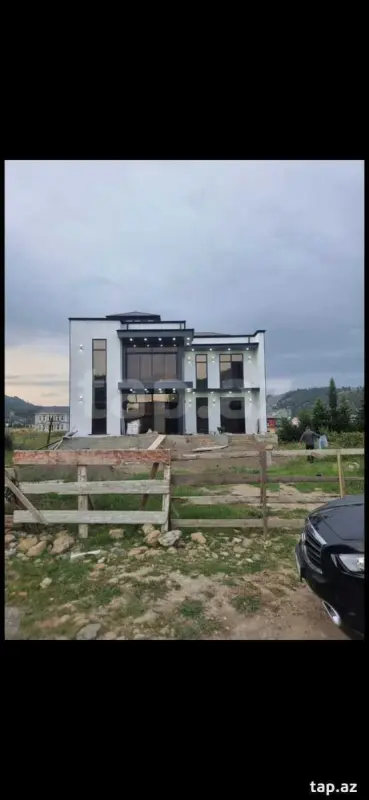 Satılır 5 otaqlı həyət evi 320 m²
