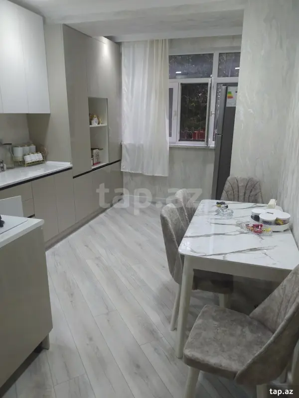 Kirayə verilir 2 otaqlı mənzil 85 m²