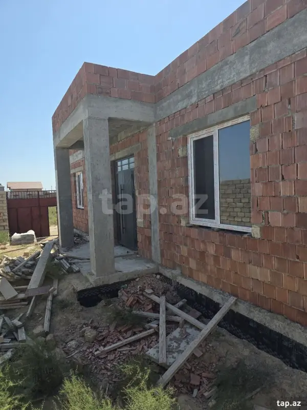 Satılır 5 otaqlı həyət evi 200 m²