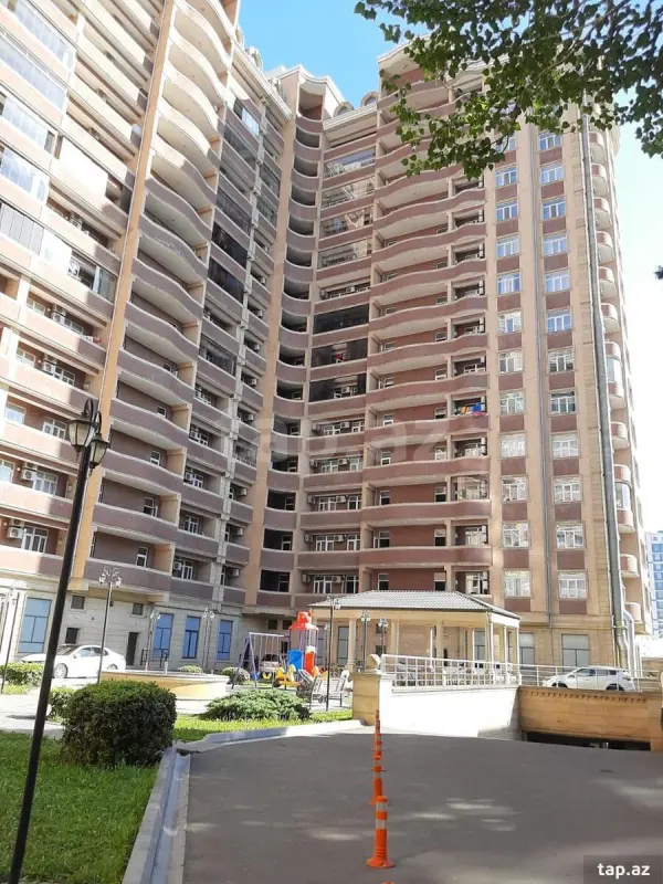 Kirayə verilir 3 otaqlı yeni tikili 130 m²
