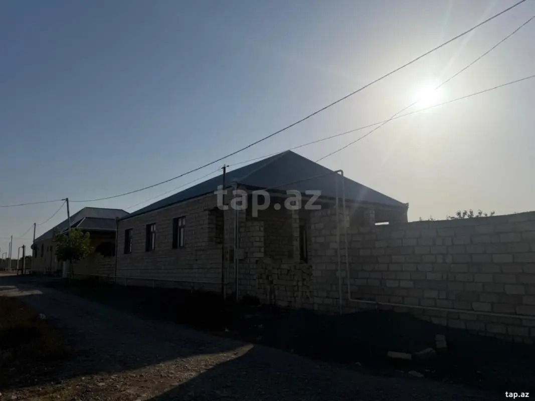 Satılır 5 otaqlı həyət evi 180 m²