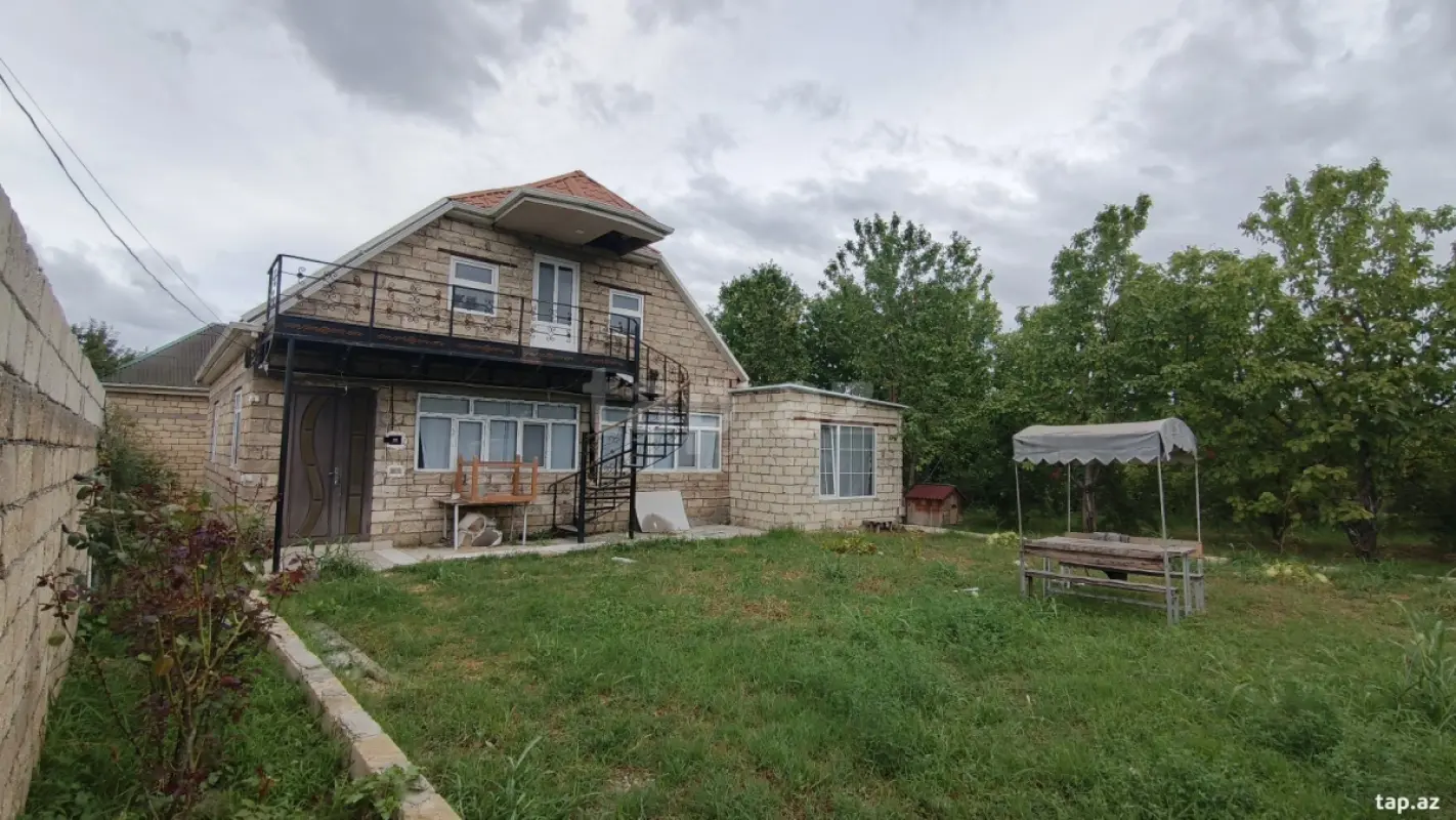 Satılır 5 otaqlı həyət evi 200 m²