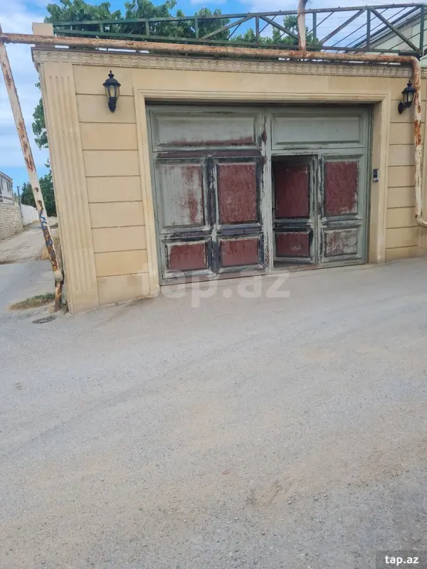 Satılır 8 otaqlı həyət evi 200 m²