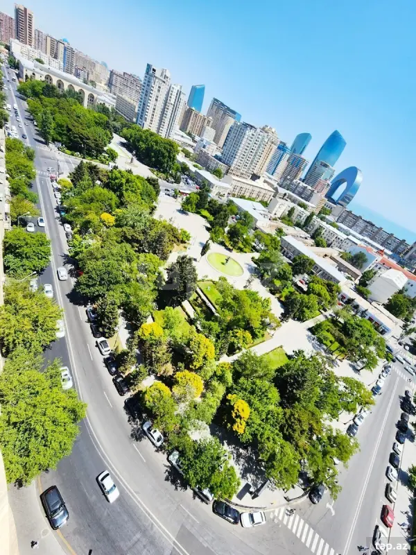 Kirayə verilir 3 otaqlı yeni tikili 130 m²