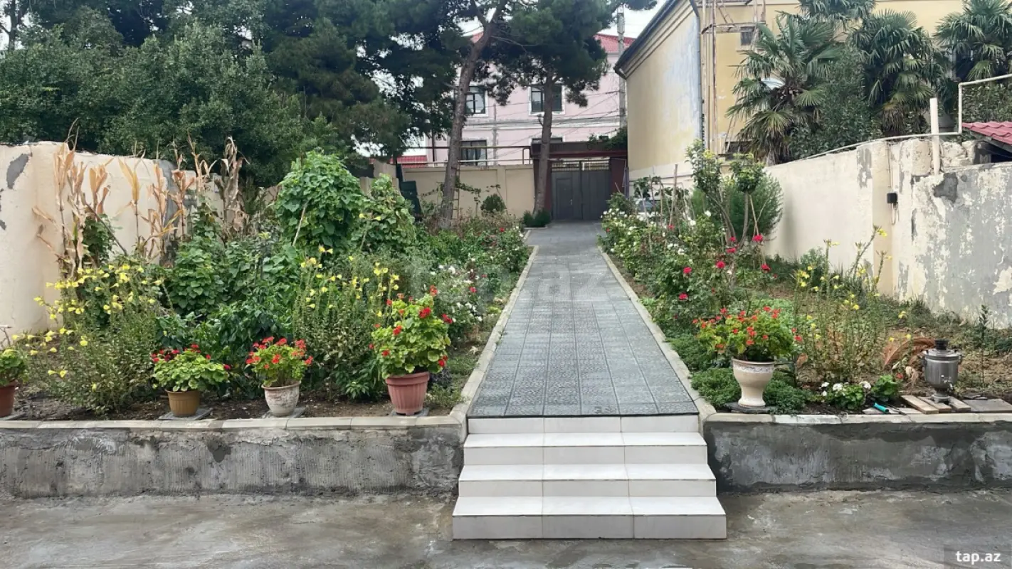 Satılır 5 otaqlı həyət evi 285 m²