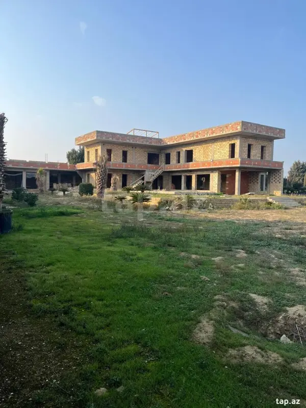 Satılır 14 otaqlı həyət evi 1250 m²