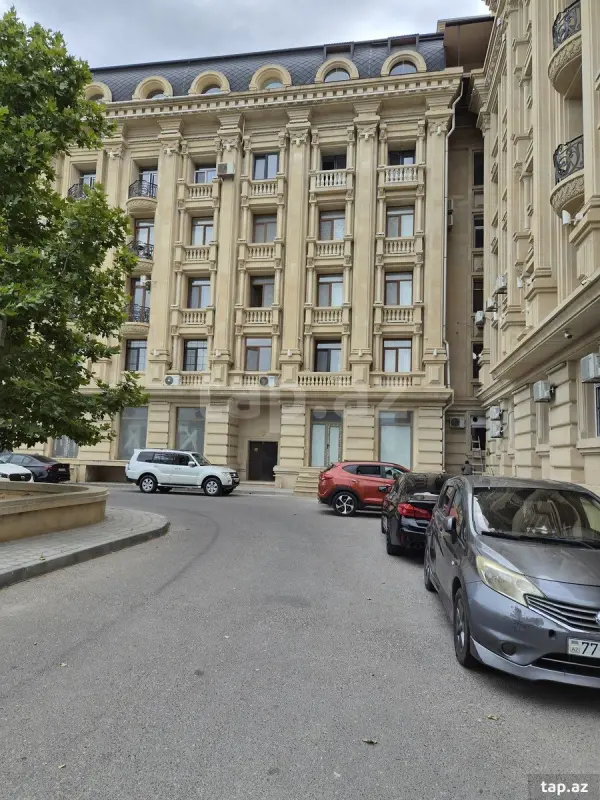 Satılır 4 otaqlı yeni tikili 125 m²