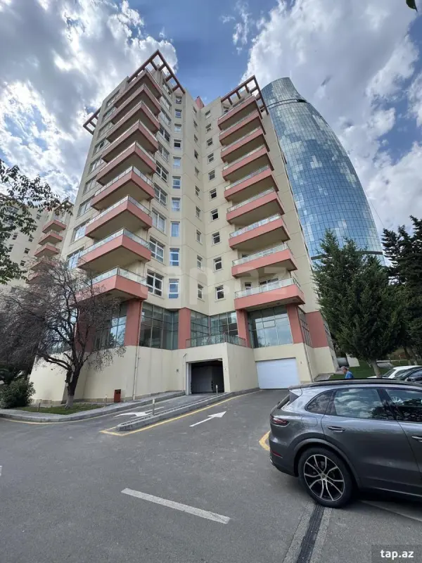 Satılır 4 otaqlı yeni tikili 214.7 m²
