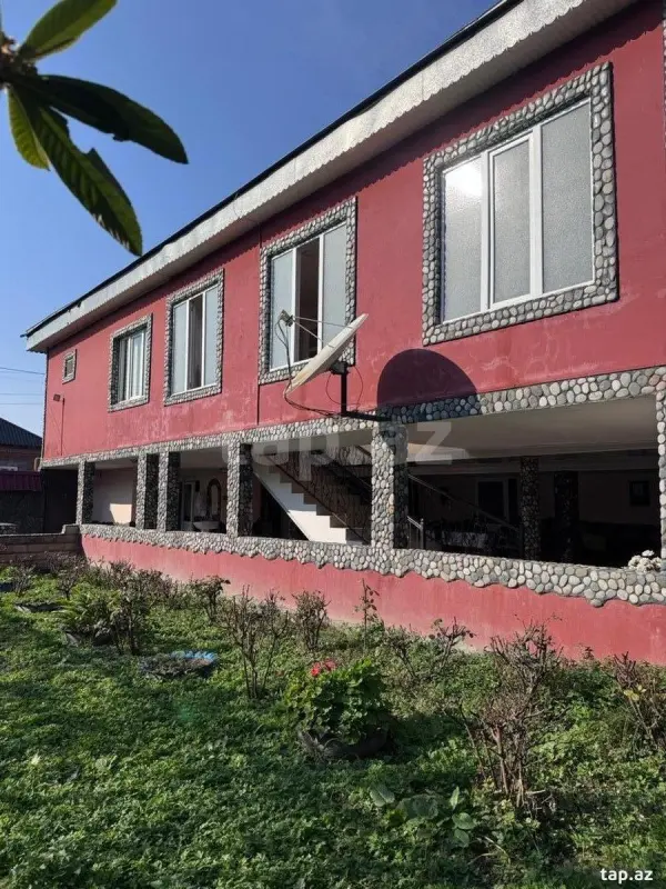 Satılır 3 otaqlı həyət evi 195 m²