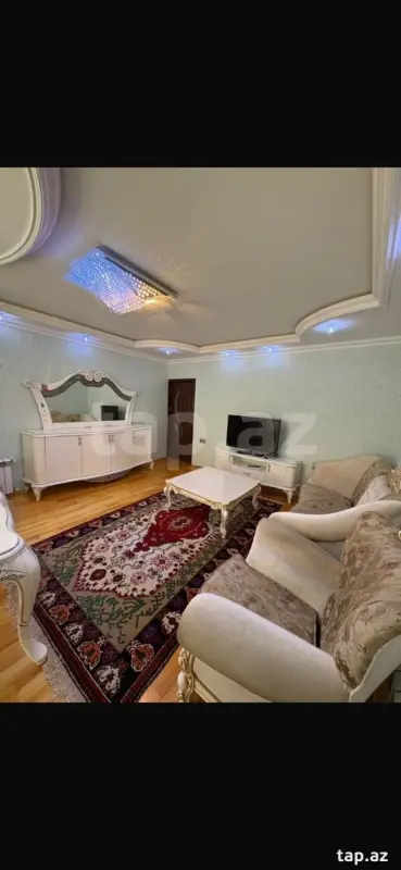 Kirayə verilir 3 otaqlı yeni tikili 130 m²