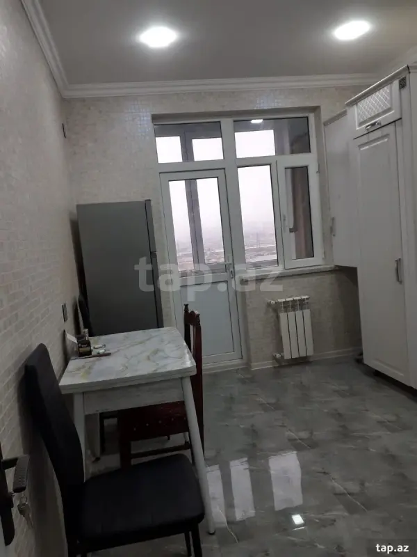 Kirayə verilir 2 otaqlı yeni tikili 75 m²