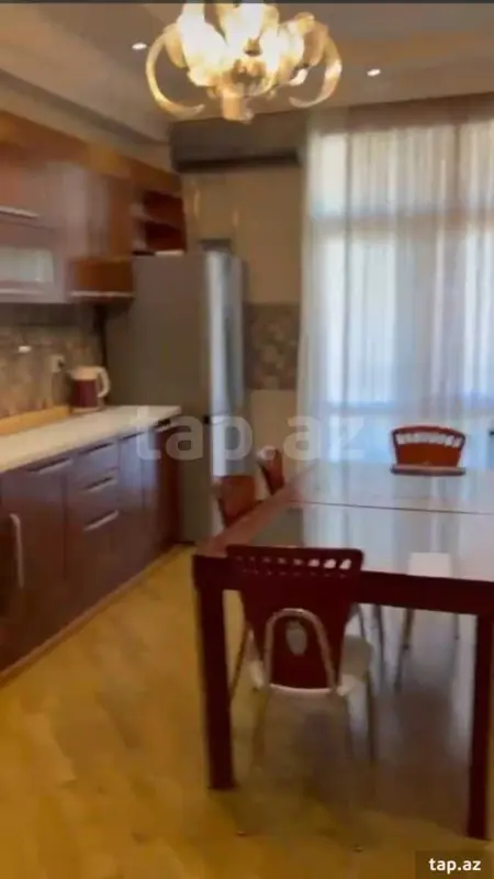 Kirayə verilir 4 otaqlı yeni tikili 185 m²