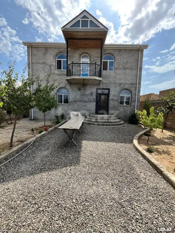 Satılır 5 otaqlı həyət evi 180 m²