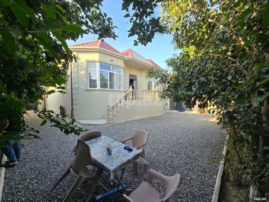 Satılır 3 otaqlı həyət evi 320 m²