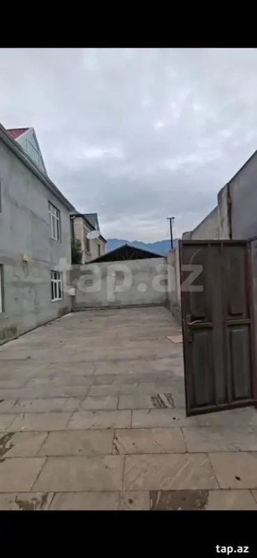 Satılır 6 otaqlı həyət evi 400 m²