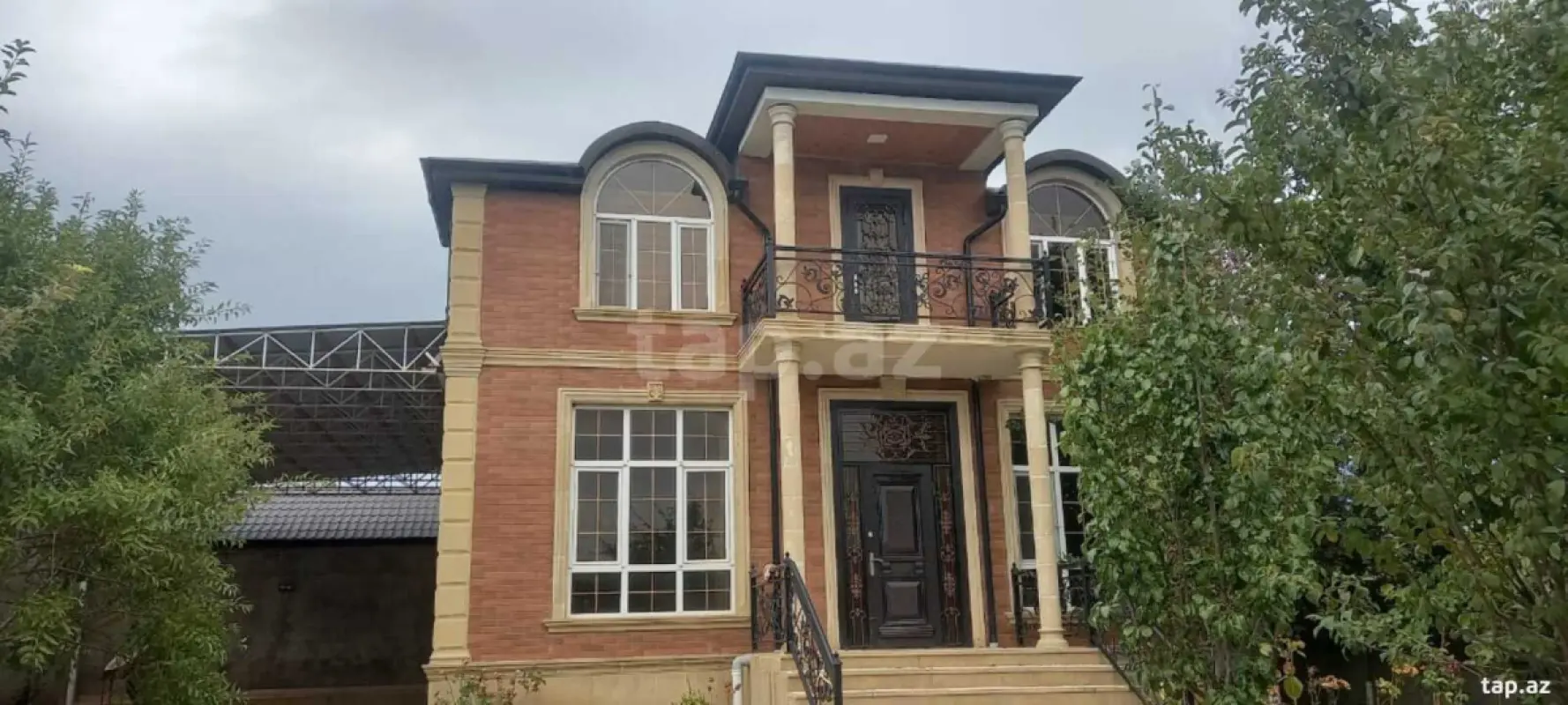 Satılır 5 otaqlı həyət evi 245 m²