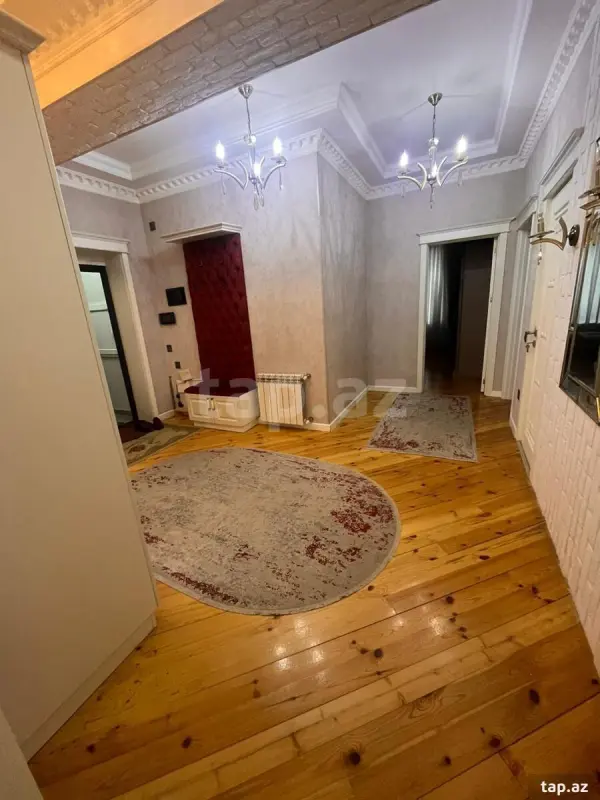 Kirayə verilir 3 otaqlı yeni tikili 135 m²