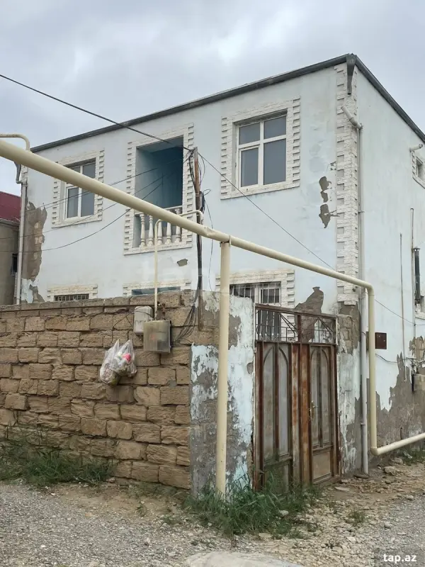Satılır 7 otaqlı həyət evi 200 m²
