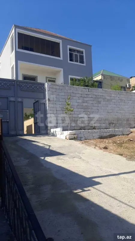 Satılır 9 otaqlı həyət evi 400 m²