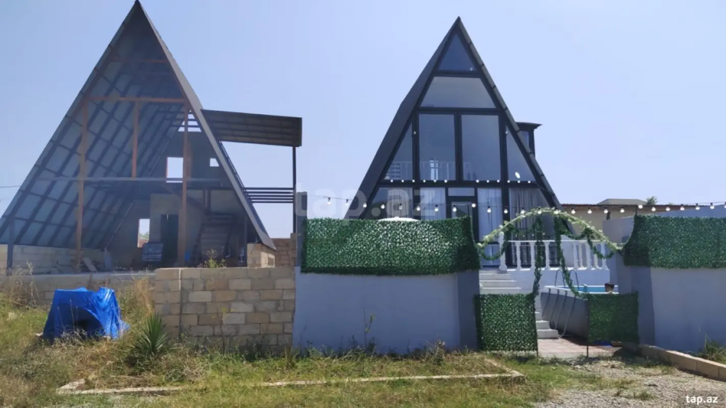Satılır 9 otaqlı həyət evi 300 m²