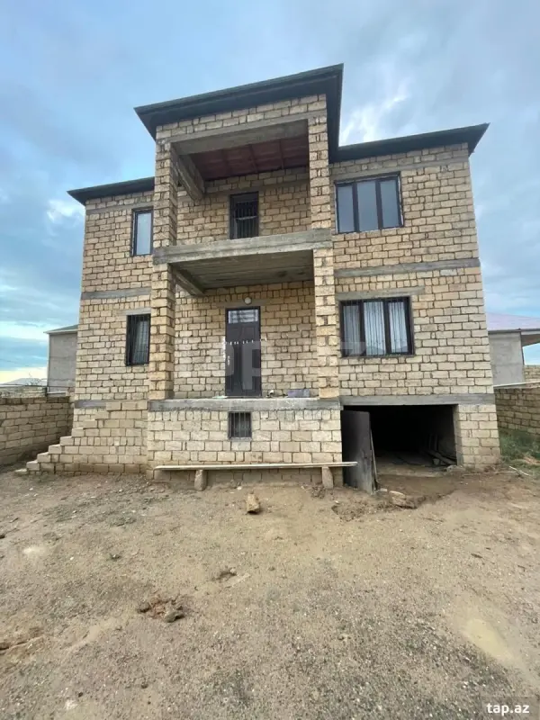 Satılır 5 otaqlı həyət evi 320 m²