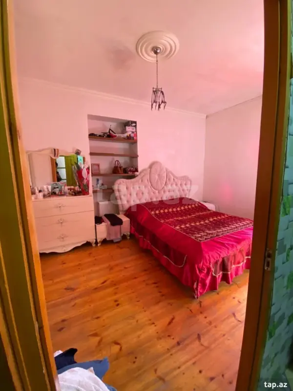 Satılır 6 otaqlı həyət evi 300 m²