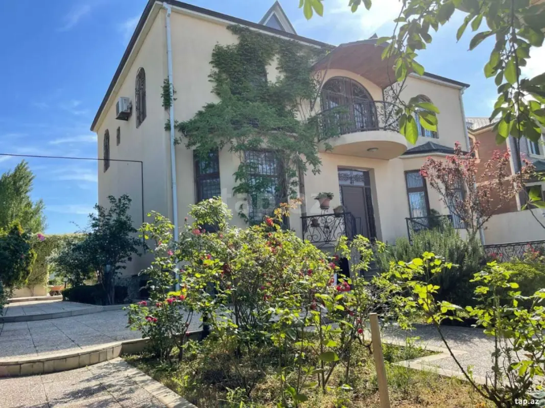 Kirayə verilir 6 otaqlı həyət evi 300 m²