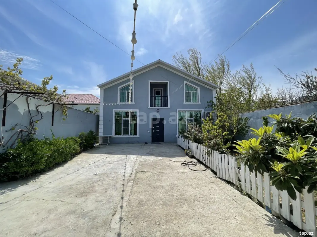 Satılır 6 otaqlı həyət evi 240 m²