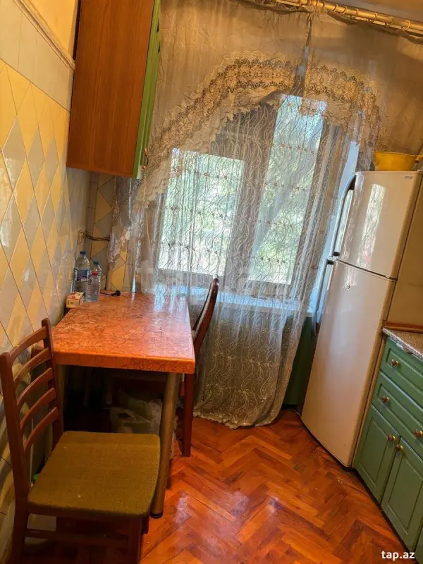 Kirayə verilir 4 otaqlı yeni tikili 100 m²