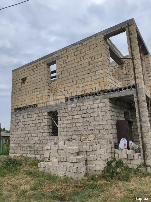 Satılır 4 otaqlı həyət evi 140 m²